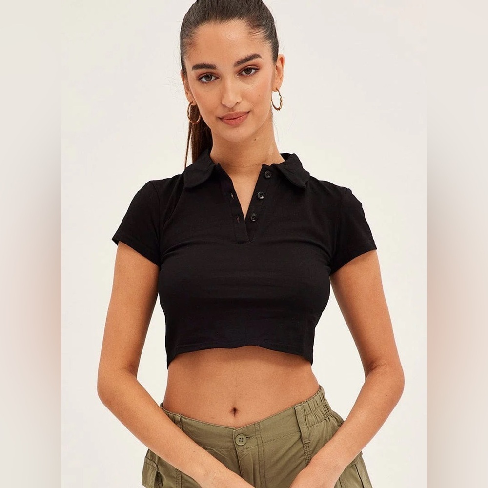 Aritzia | TNA Cropped Polo Tshjrt, size large.